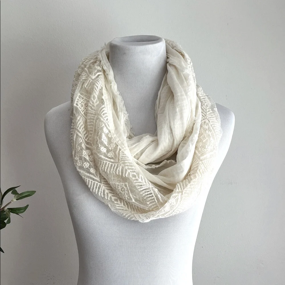 American Eagle Outfitters Cream Patterned & lace Scarf bin 33 - Picture 1 of 3